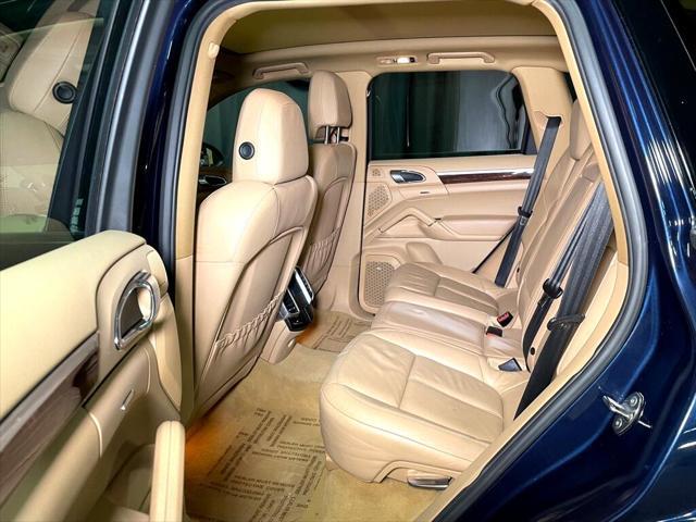 Photo of 2011 BLUE Porsche Cayenne
