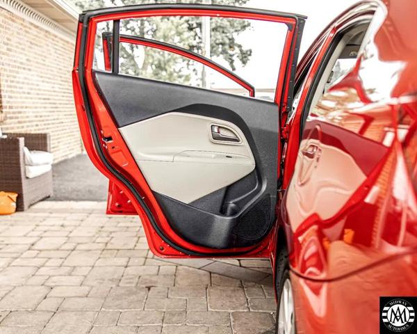 Photo of 2013 RED Kia Rio