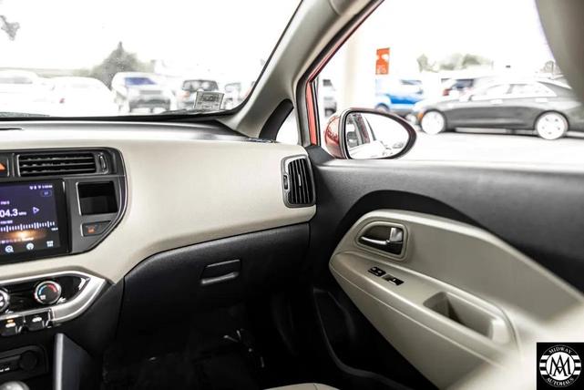 Photo of 2013 RED Kia Rio