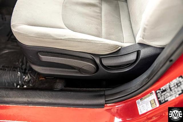 Photo of 2013 RED Kia Rio