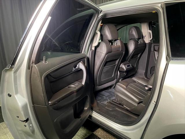 Photo of 2015 SILVER Chevrolet Traverse