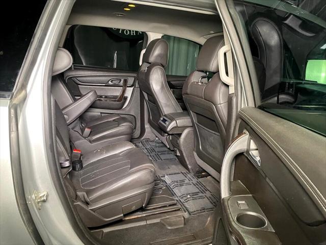 Photo of 2015 SILVER Chevrolet Traverse