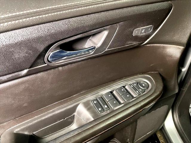 Photo of 2015 SILVER Chevrolet Traverse