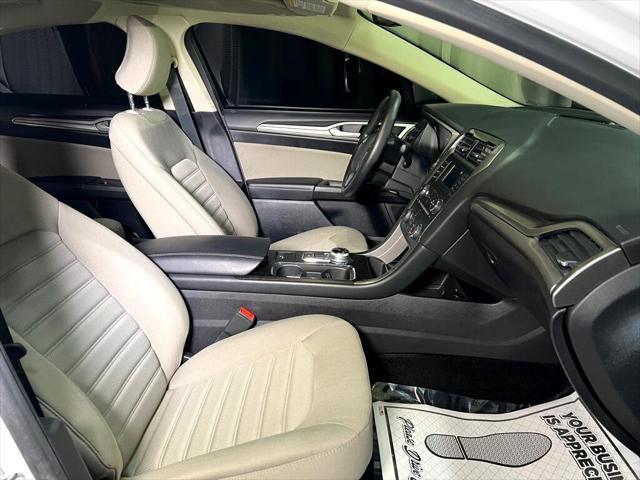 Photo of 2018 WHITE Ford Fusion