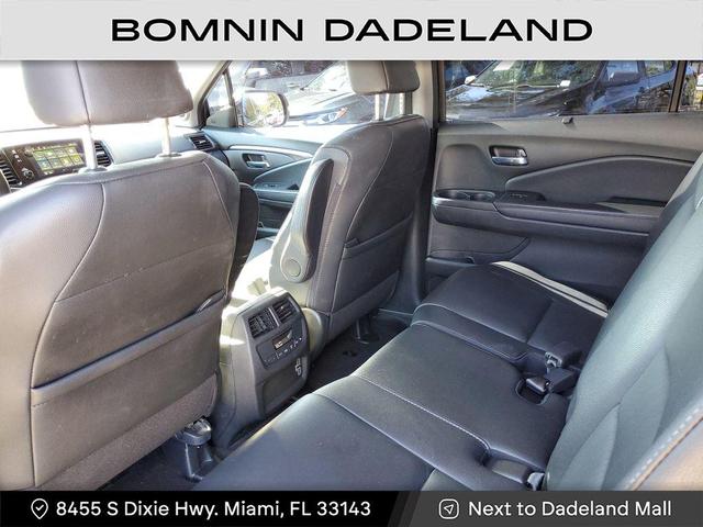 Photo of 2022 Black Honda Pilot