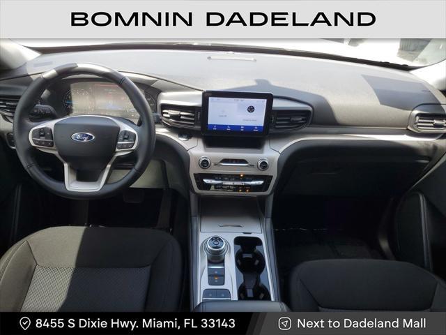 Photo of 2023 Star White Metallic Tri-Coat Ford Explorer