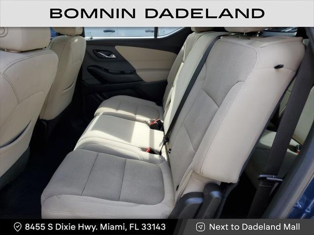 Photo of 2023 Northsky Blue Metallic Chevrolet Traverse