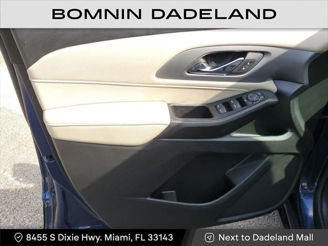 Photo of 2023 Northsky Blue Metallic Chevrolet Traverse