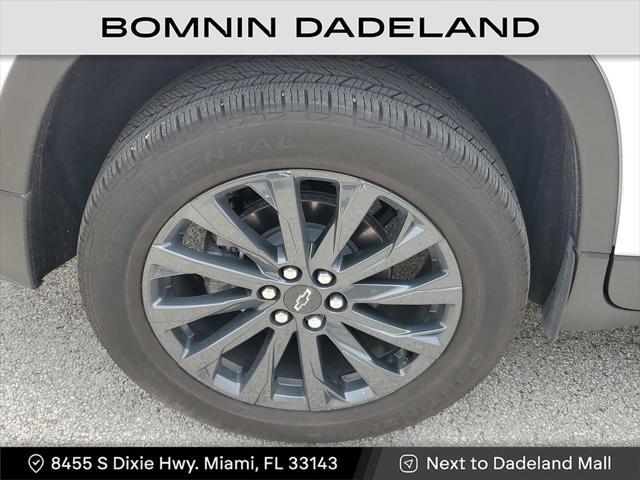 Photo of 2023 Summit White Chevrolet Traverse
