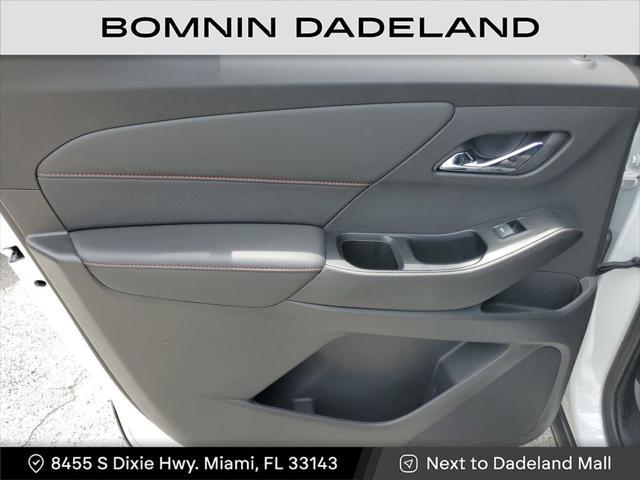 Photo of 2023 Summit White Chevrolet Traverse