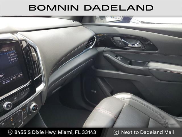 Photo of 2023 Summit White Chevrolet Traverse