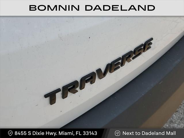 Photo of 2023 Summit White Chevrolet Traverse