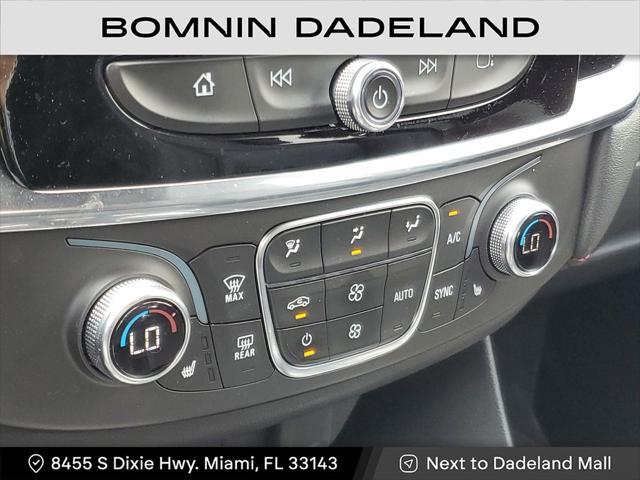 Photo of 2023 Summit White Chevrolet Traverse