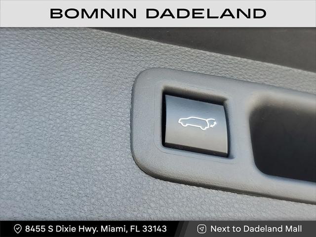 Photo of 2022 Blue Toyota Highlander