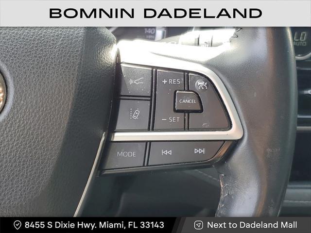 Photo of 2022 Blue Toyota Highlander