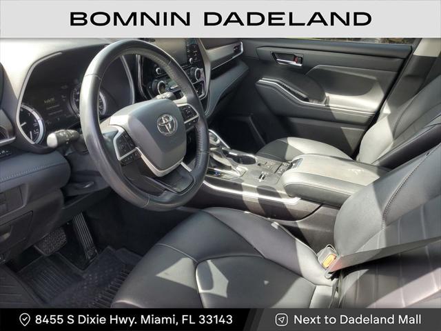 Photo of 2022 Blue Toyota Highlander