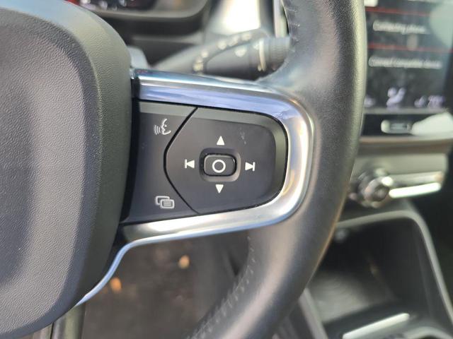 Photo of 2019 Black / Stone Volvo XC40