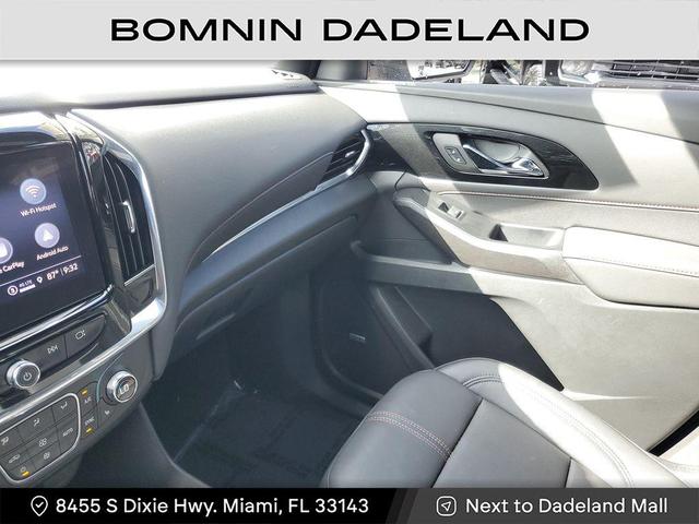 Photo of 2023 Summit White Chevrolet Traverse