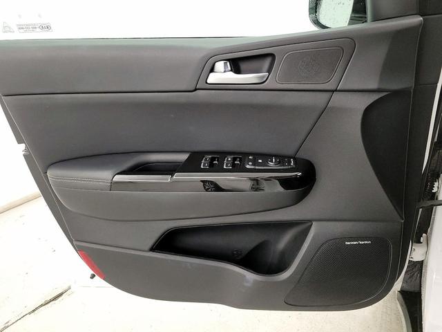 Photo of 2019 White Kia Sportage