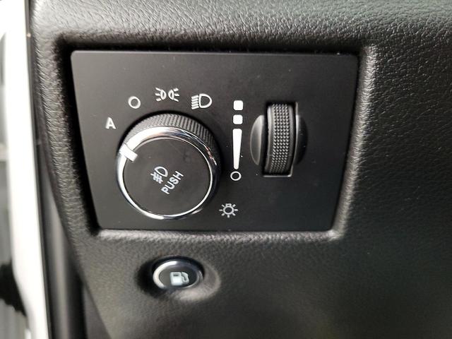 Photo of 2019 White Jeep Grand Cherokee