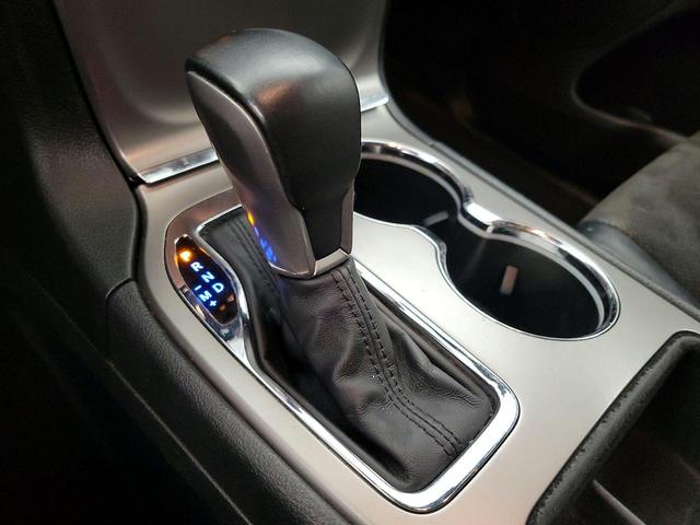 Photo of 2019 White Jeep Grand Cherokee