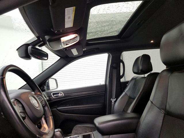 Photo of 2019 White Jeep Grand Cherokee