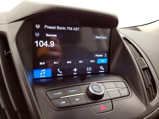 Photo of 2017 White Ford Escape