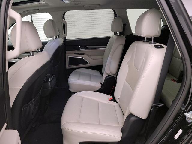 Photo of 2020 Black Kia Telluride