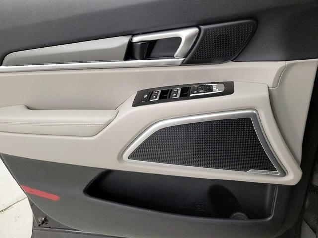 Photo of 2020 Black Kia Telluride