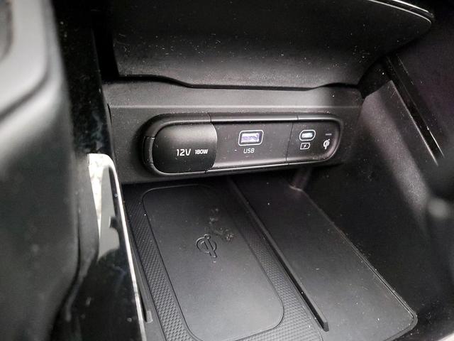 Photo of 2023 White Kia Telluride