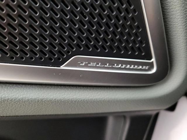 Photo of 2023 White Kia Telluride