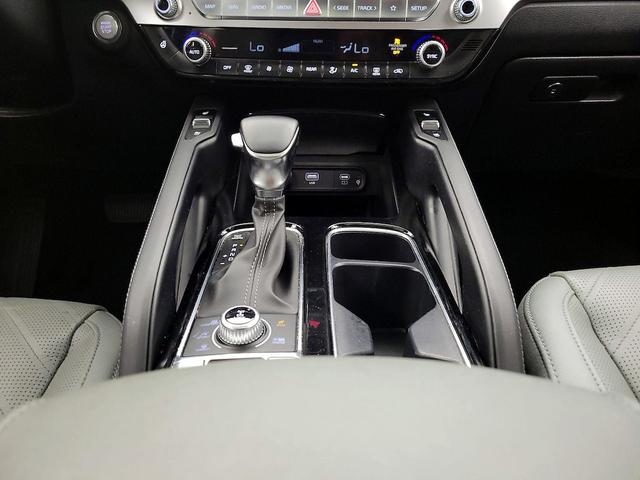 Photo of 2023 White Kia Telluride