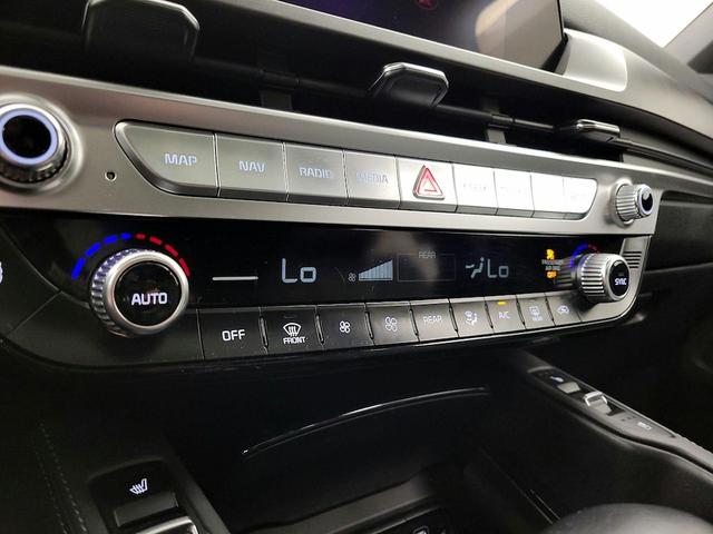 Photo of 2023 White Kia Telluride