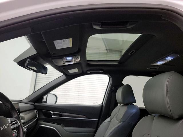 Photo of 2023 White Kia Telluride