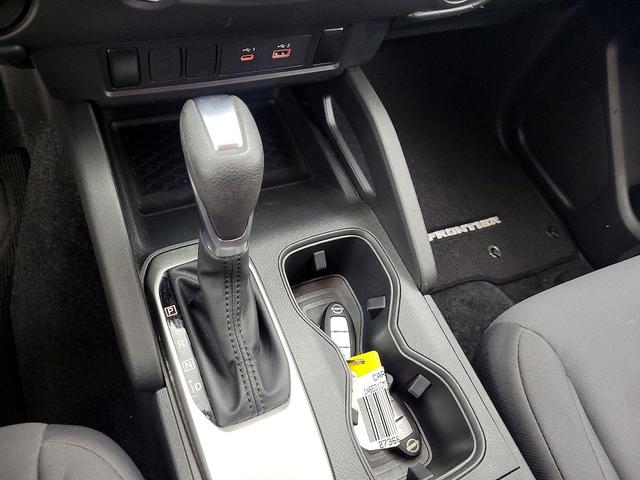 Photo of 2023 White Nissan Frontier