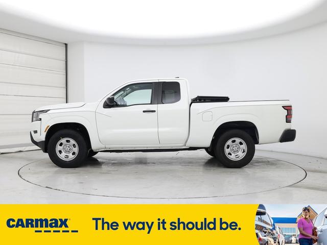 Photo of 2023 White Nissan Frontier