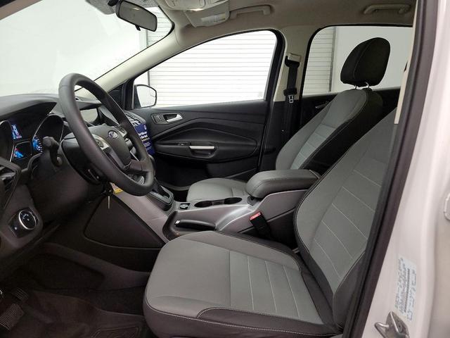 Photo of 2016 White Ford Escape
