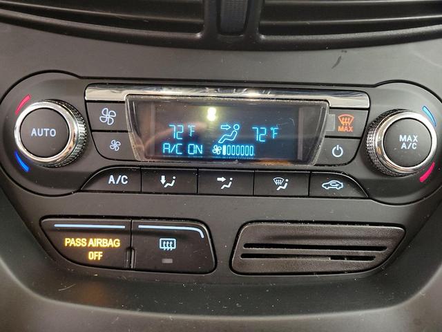 Photo of 2016 White Ford Escape