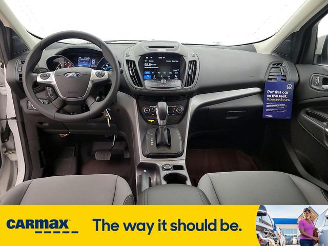 Photo of 2016 White Ford Escape