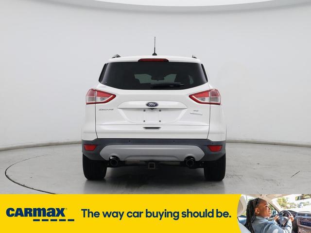 Photo of 2016 White Ford Escape