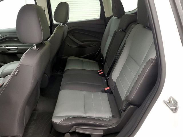 Photo of 2016 White Ford Escape