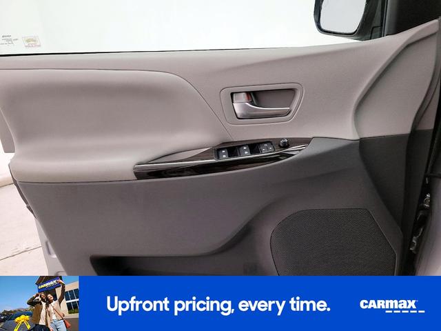 Photo of 2018 Gray Toyota Sienna