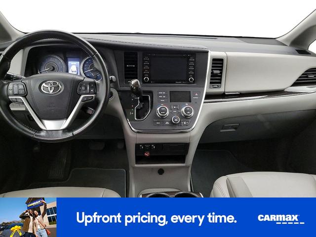 Photo of 2018 Gray Toyota Sienna