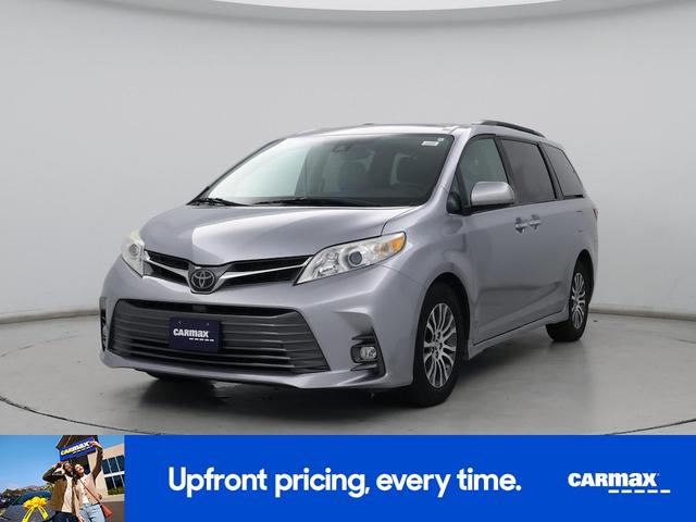 Photo of 2018 Gray Toyota Sienna