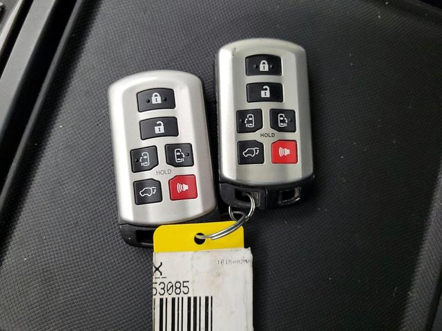 Photo of 2018 Gray Toyota Sienna