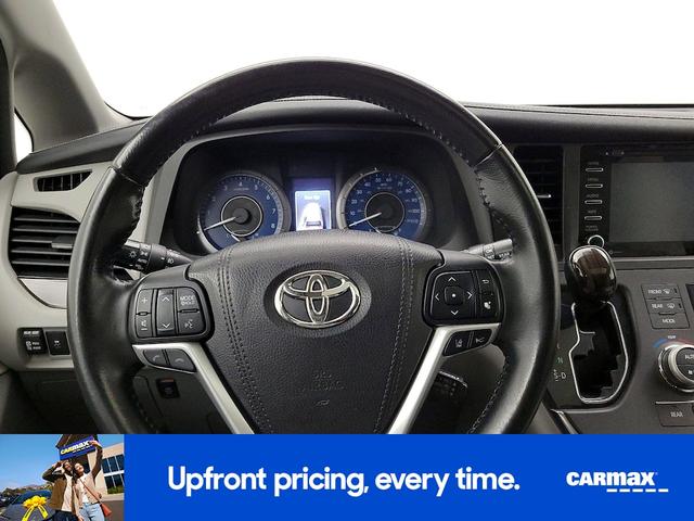 Photo of 2018 Gray Toyota Sienna
