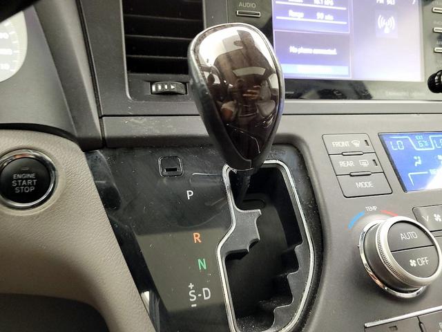 Photo of 2018 Gray Toyota Sienna