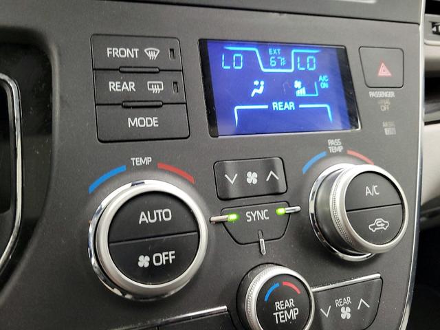 Photo of 2018 Gray Toyota Sienna