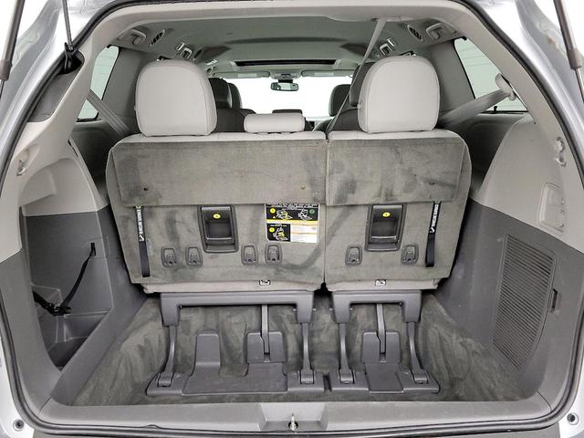 Photo of 2018 Gray Toyota Sienna