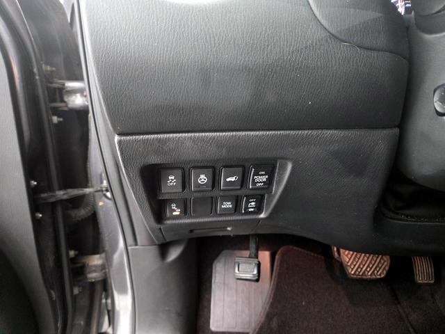 Photo of 2017 Gray Nissan Pathfinder